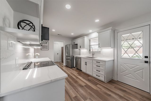 2528 Sunshine Court, Bedford, TX 76021