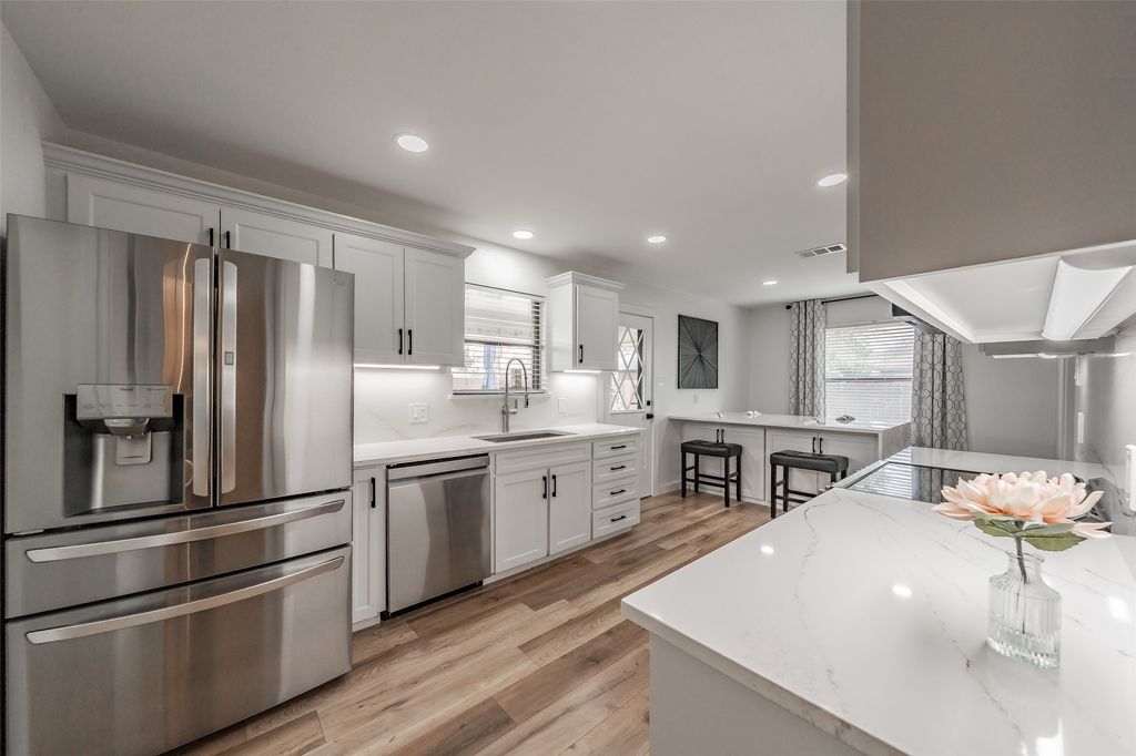 2528 Sunshine Court, Bedford, TX 76021