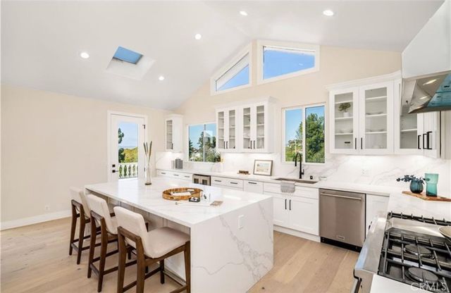 23555 Summit Dr, Calabasas, CA 91302