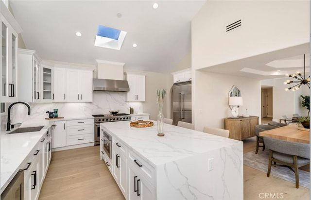 23555 Summit Dr, Calabasas, CA 91302