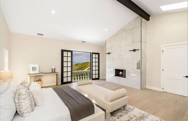 23555 Summit Dr, Calabasas, CA 91302