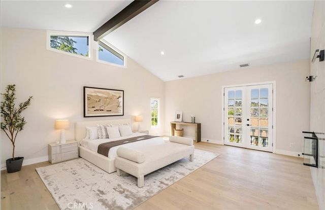 23555 Summit Dr, Calabasas, CA 91302
