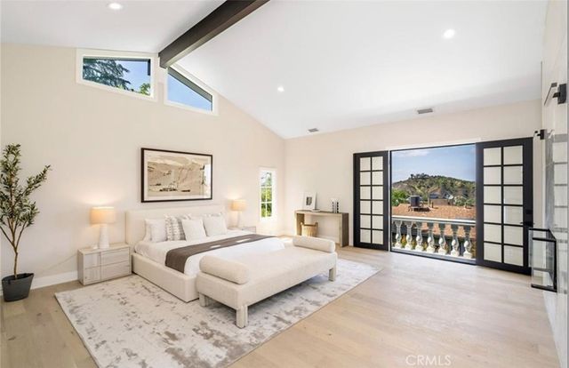 23555 Summit Dr, Calabasas, CA 91302