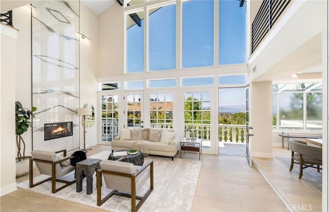 23555 Summit Dr, Calabasas, CA 91302