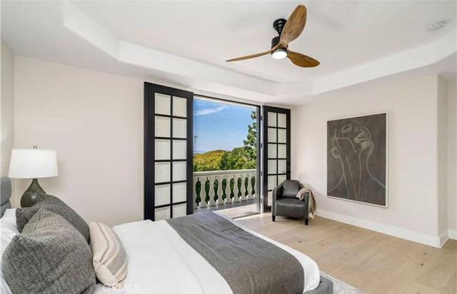23555 Summit Dr, Calabasas, CA 91302