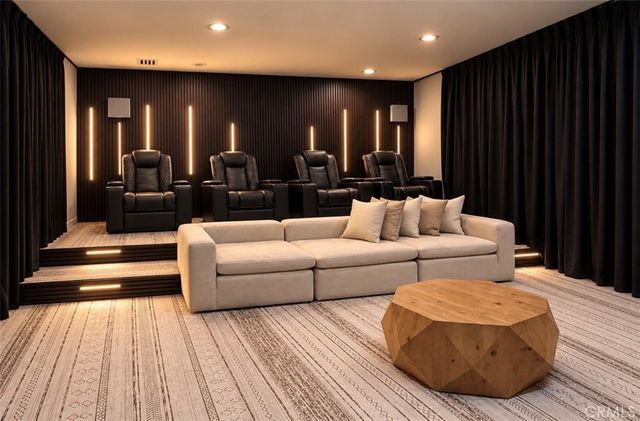 23555 Summit Dr, Calabasas, CA 91302