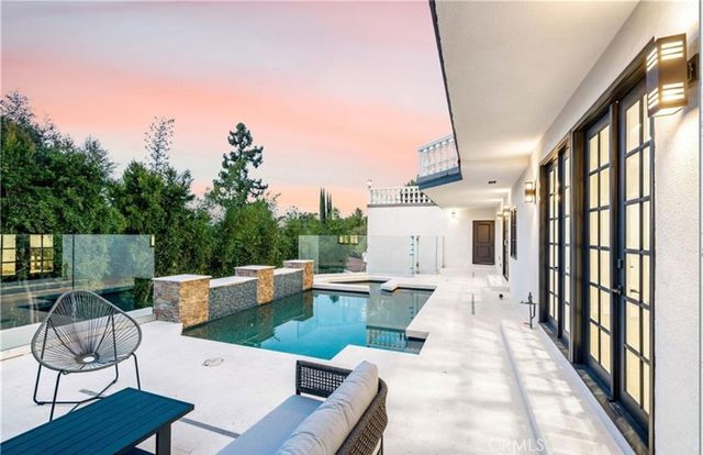 23555 Summit Dr, Calabasas, CA 91302
