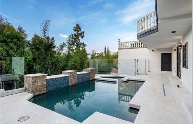 23555 Summit Dr, Calabasas, CA 91302