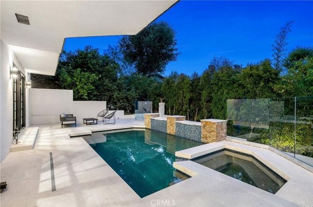 23555 Summit Dr, Calabasas, CA 91302