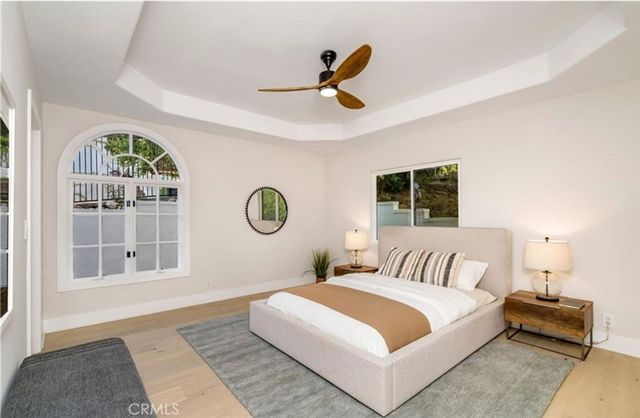 23555 Summit Dr, Calabasas, CA 91302