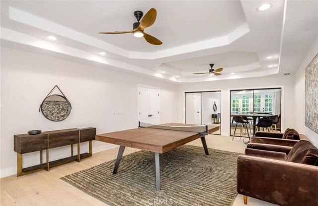 23555 Summit Dr, Calabasas, CA 91302
