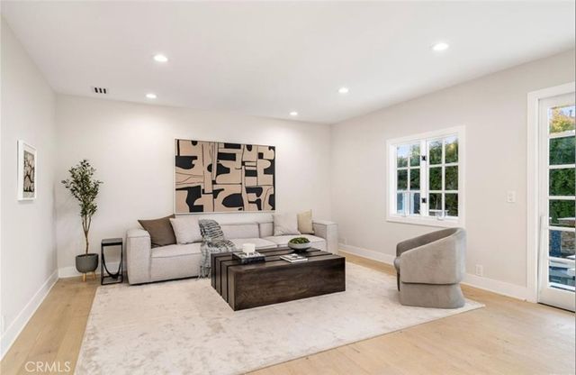 23555 Summit Dr, Calabasas, CA 91302