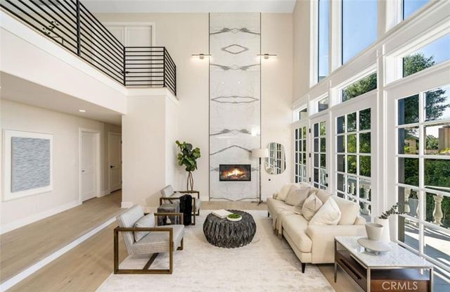 23555 Summit Dr, Calabasas, CA 91302