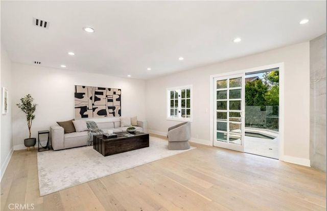 23555 Summit Dr, Calabasas, CA 91302