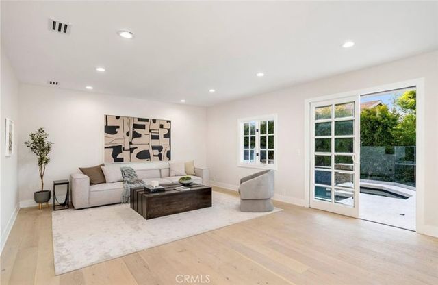 23555 Summit Dr, Calabasas, CA 91302