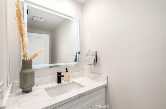 23555 Summit Dr, Calabasas, CA 91302