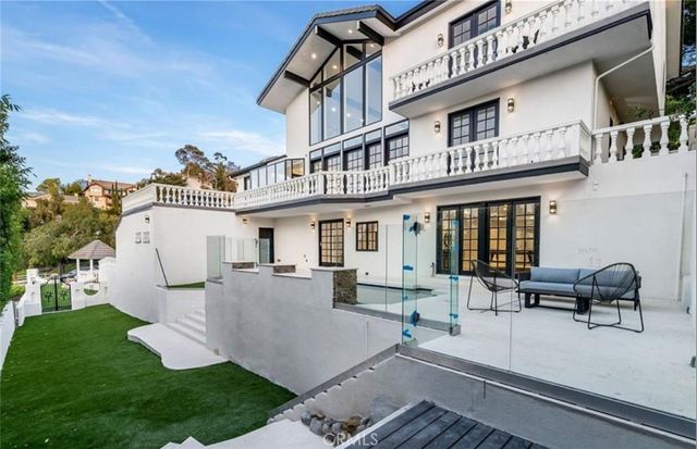 23555 Summit Dr, Calabasas, CA 91302