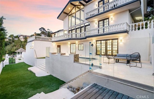 23555 Summit Dr, Calabasas, CA 91302