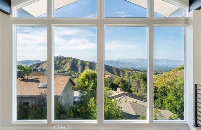 23555 Summit Dr, Calabasas, CA 91302