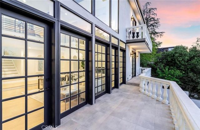23555 Summit Dr, Calabasas, CA 91302