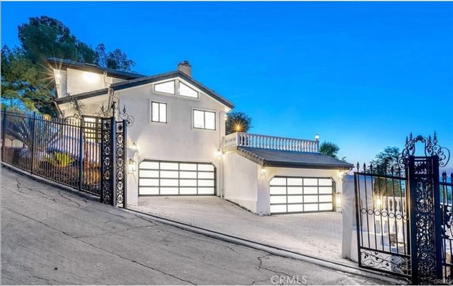 23555 Summit Dr, Calabasas, CA 91302