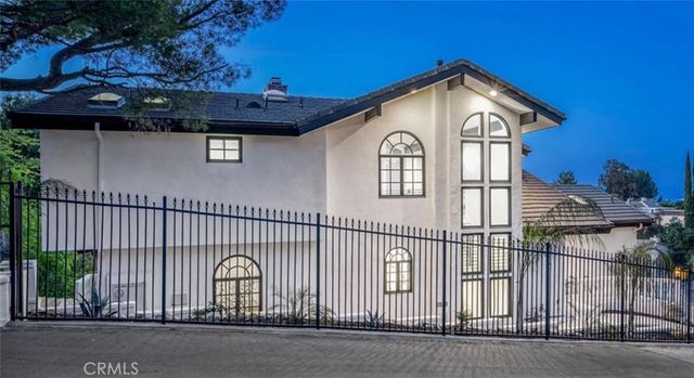 23555 Summit Dr, Calabasas, CA 91302