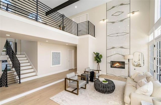 23555 Summit Dr, Calabasas, CA 91302