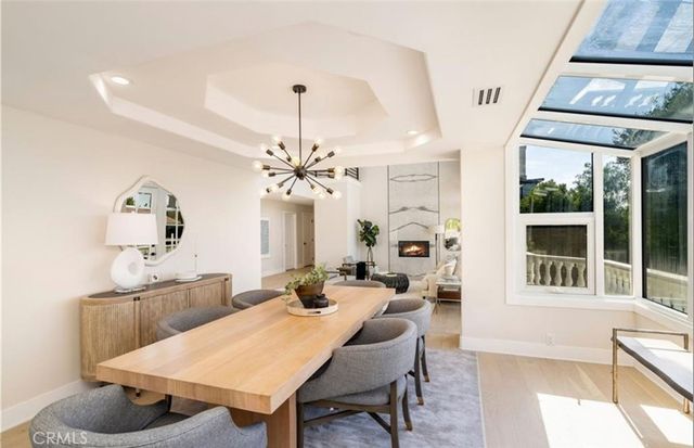 23555 Summit Dr, Calabasas, CA 91302
