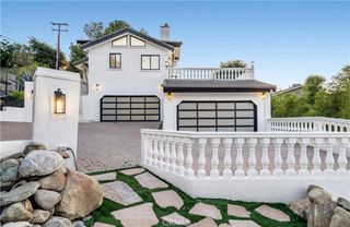 23555 Summit Dr, Calabasas, CA 91302