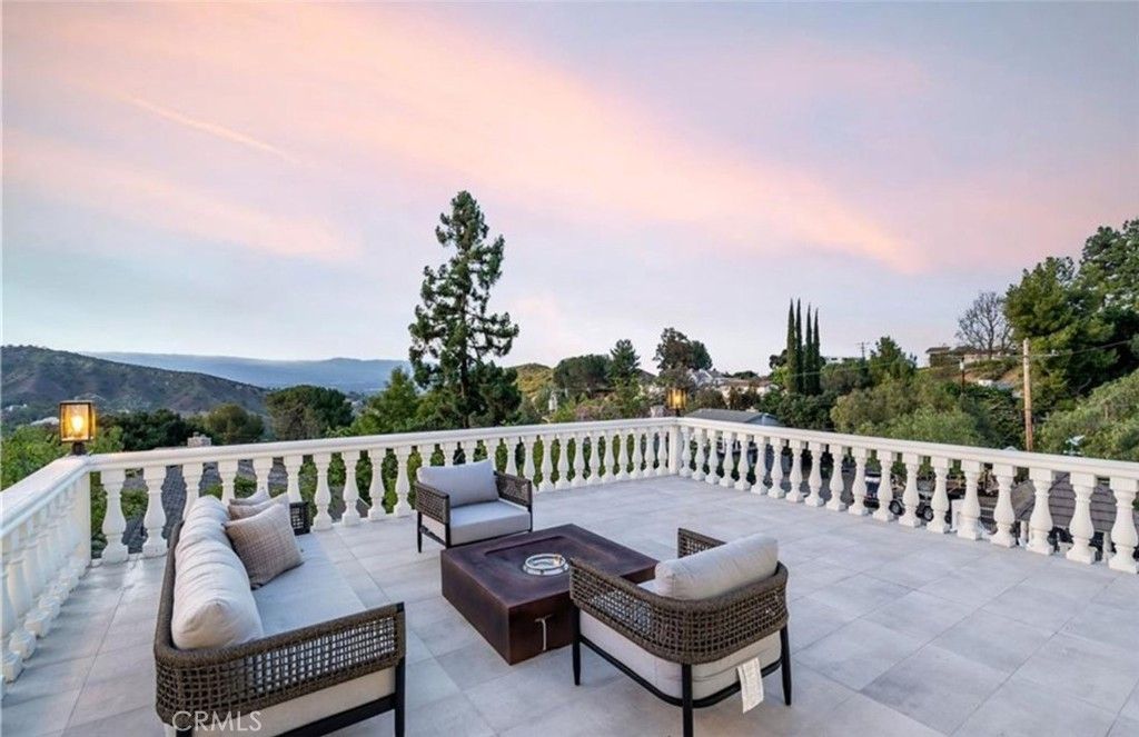 23555 Summit Dr, Calabasas, CA 91302 — photo 2