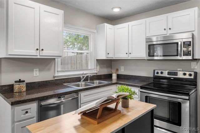 410 Airycrest Dr, Highland Springs, VA 23075