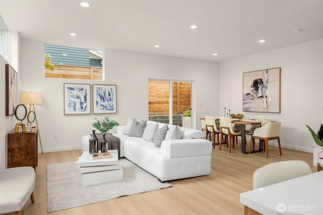 1227 B N 48th Street, Seattle, WA 98103