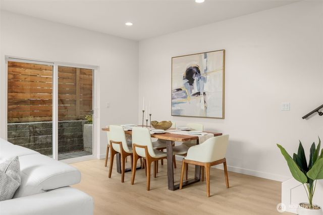 1227 B N 48th Street, Seattle, WA 98103