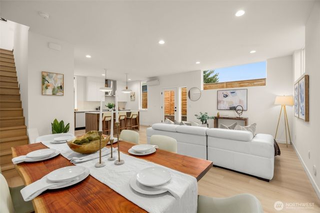 1227 B N 48th Street, Seattle, WA 98103