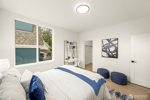 1227 B N 48th Street, Seattle, WA 98103