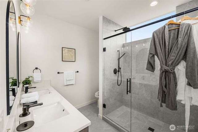 1227 B N 48th Street, Seattle, WA 98103