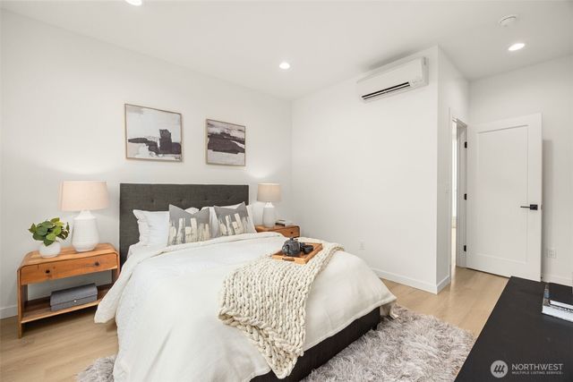 1227 B N 48th Street, Seattle, WA 98103