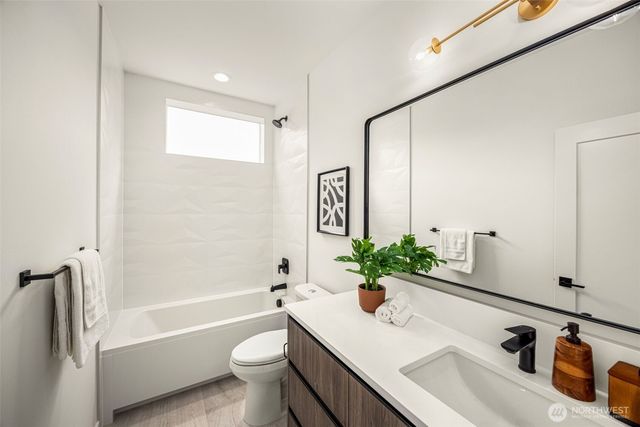 1227 B N 48th Street, Seattle, WA 98103