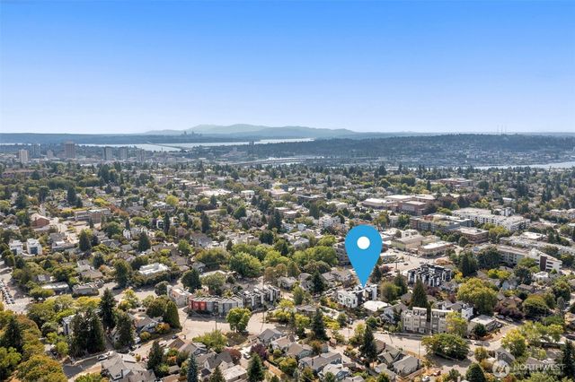 1227 B N 48th Street, Seattle, WA 98103