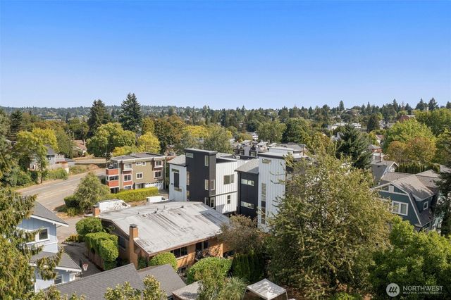 1227 B N 48th Street, Seattle, WA 98103