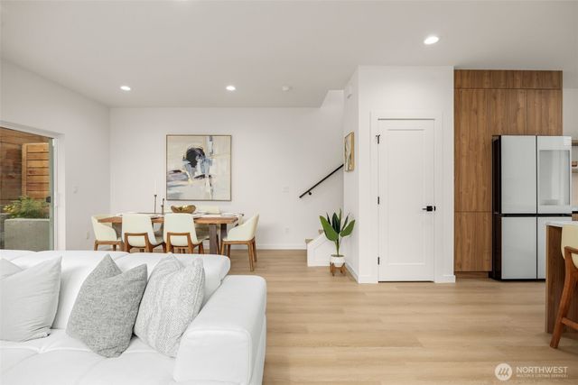 1227 B N 48th Street, Seattle, WA 98103