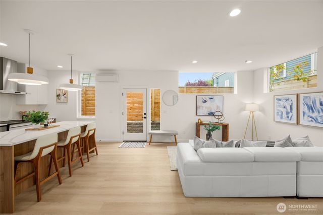 1227 B N 48th Street, Seattle, WA 98103