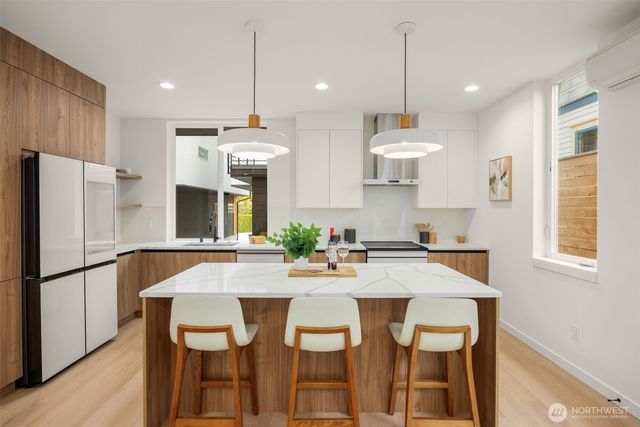 1227 B N 48th Street, Seattle, WA 98103