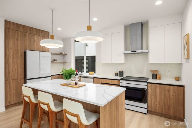 1227 B N 48th Street, Seattle, WA 98103