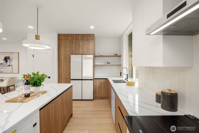 1227 B N 48th Street, Seattle, WA 98103