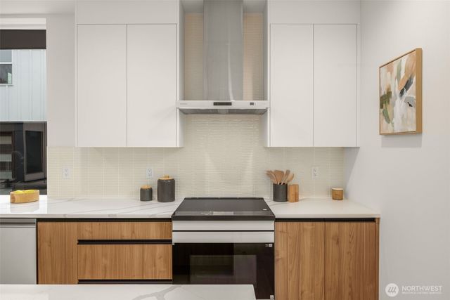 1227 B N 48th Street, Seattle, WA 98103