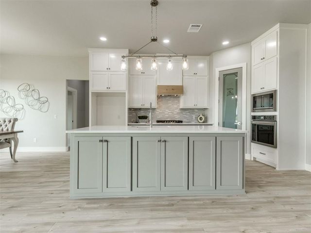 4988 Ranchero Drive, Edmond, OK 73025