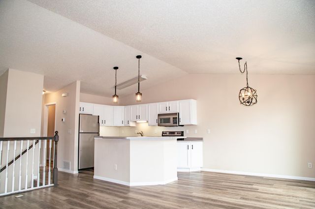 1902 41st Avenue S, Moorhead, MN 56560