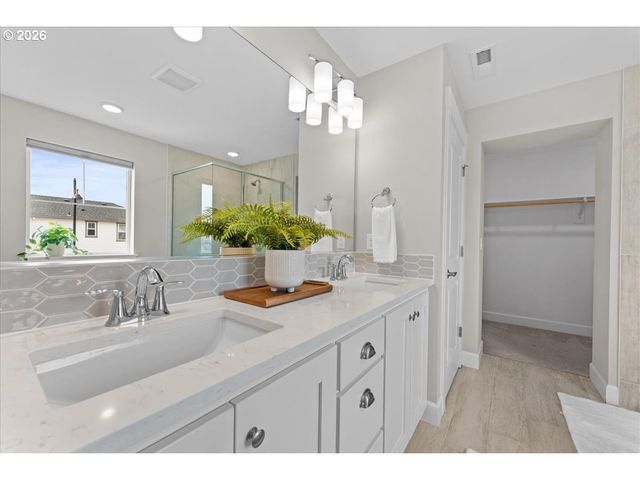 3841 Se 83RD Ave, Hillsboro, OR 97129