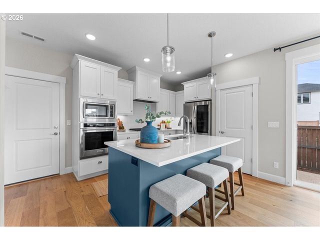 3841 Se 83RD Ave, Hillsboro, OR 97129